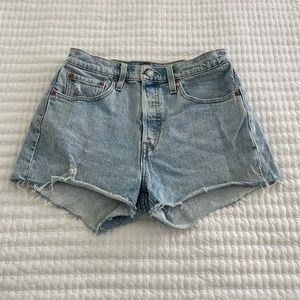 Levi’s 501 Distressed Light Wash Denim Shorts - size 26